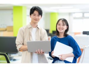 平和汽船株式会社(上野グループ) 船舶の代理店事務／未経験歓迎／土日祝休み／賞与5カ月以上