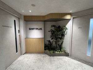 シフトプラス株式会社 障がい者業務支援スタッフ／残業10時間程度／年休125日