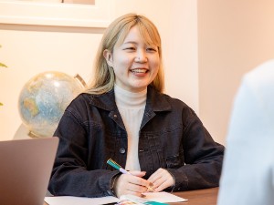 株式会社ホワイトエージェンシー ファッション広告ディレクター／年間休日125日／未経験歓迎！