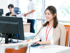 トーヨー産業株式会社 事務職／未経験歓迎／マイカー通勤OK／服装自由／決算賞与あり