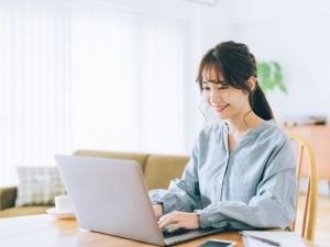 株式会社アスレバ 未経験歓迎の営業コンサル／フルリモート勤務／月給33万円以上