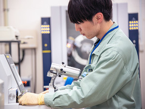 宇部マテリアルズ株式会社(UBE三菱セメントグループ) オープンポジション（技術・事務）／土日祝休／残業20h以下