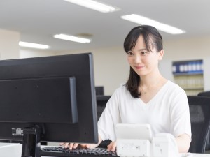 日本引越倉庫株式会社 事務職／未経験歓迎／賞与年2回／土日祝休み／残業月10h以内