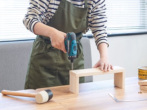 クロバー株式会社 DIY商品企画／年休124日／土日祝休み／賞与実績4カ月分