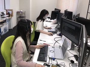 株式会社ＡＭＳ アパレルECサイトの事務職／未経験歓迎／年休124日／残業少