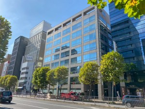 オリエント商事株式会社 営業事務／年休123日／土日祝休／残業月15h／賞与4カ月分