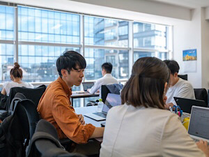 インベストデザイン株式会社 新規事業の企画営業／新卒ガチャを外した人歓迎／月給30万円～