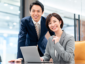 株式会社セイレイ 経理／年間休日120日／原則定時退社／転勤なし／賞与年2回