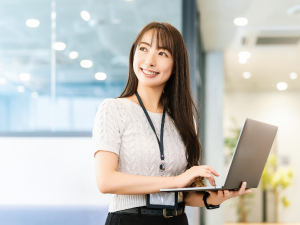 エルガーホールディングス合同会社 Web制作・運用／残業ほぼなし／年休124日／前職給与保証