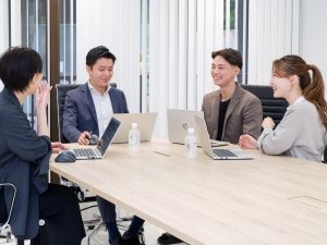 株式会社二期 労務・経理／年間休日130日／残業ほとんどなし／表参道勤務