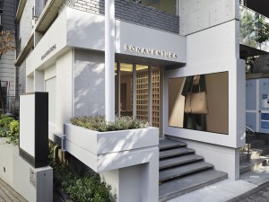 ＢＯＮＡＶＥＮＴＵＲＡ株式会社 海外レザーブランドの販売スタッフ／未経験歓迎／年休120日