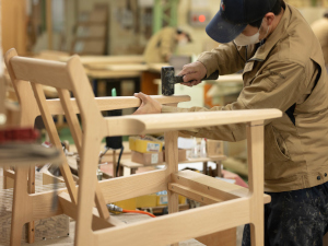 ナガノインテリア工業株式会社 家具職人／未経験歓迎／のどかな朝倉勤務／土日祝休／賞与年2回