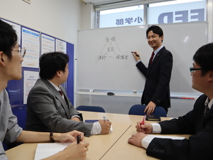 株式会社個別指導 個別指導塾の教室長候補／年3回の8連休あり／研修充実