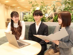 タウンライフ株式会社 労務総務／経験2年～／土日祝休／年休125／自販機飲み物無料