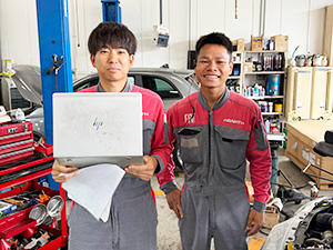 正規ディーラー（ボルボ・ジープ・アルファ ロメオ・フィアット・アバルト・BYD）株式会社アクセル 月給30万円以上／整備士／年休120日／完全週休2／有休奨励