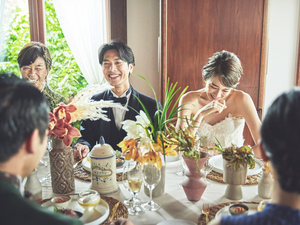 高見株式会社（TAKAMI BRIDAL） ブライダルスタイリスト／未経験歓迎／産育休実績あり／待遇充実