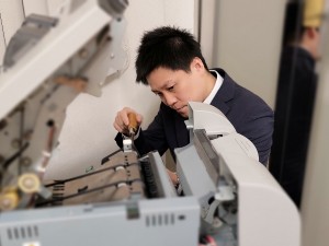 ローレルバンクマシン株式会社(グループ会社／ローレルプレシジョン株式会社) セルフレジの機械メンテナンス／未経験歓迎／研修充実／土日祝休