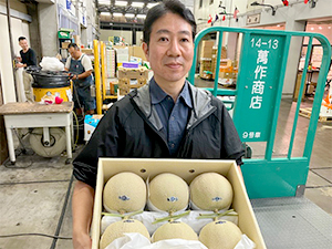 株式会社萬作商店 フルーツの梱包・仕分け／完全週休2日／30～50代活躍中