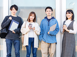 株式会社エス SNS動画クリエイター／月給35万円以上／年休125日超