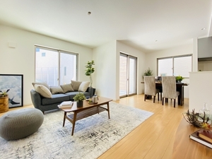 株式会社ユニバーサルホーム(飯田グループホールディングス) 注文住宅のインテリアコーディネーター／完全週休2日制／転勤無