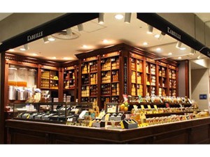 Ｌ’ＡＢＥＩＬＬＥ株式会社 名古屋／蜂蜜ブランドの店長職／賞与年2回／週休2日／残業なし