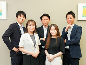 カイゼンベース株式会社 経営アシスタント／年間休日130日以上／フレックスタイム制