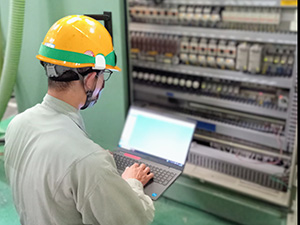 宇部エクシモ株式会社(UBEグループ) 社内設備の電気設計／未経験歓迎／年休125日／賞与年2回