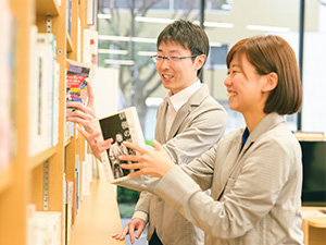 株式会社図書館流通センター 図書館スタッフ／無資格・未経験可／研修制度充実／残業ほぼなし