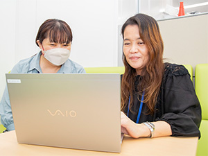 あけぼの債権回収株式会社(「全国保証株式会社」100％出資) 金融関連事務職／残業月10ｈ以内／年休120日～／土日祝休