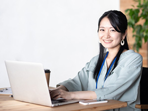 株式会社ＫＡＭＩＹＡ Web・SNS運用ディレクター／年休120日・週休3日選択可