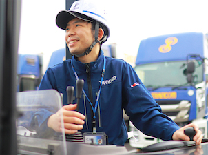 トランコムＥＸ東日本株式会社(トランコムグループ) フォークリフト運転士／管理職候補／残業月20h未満／転勤なし