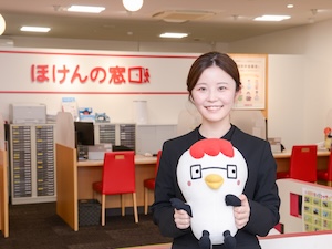 ほけんの窓口グループ株式会社(伊藤忠商事グループ) 来店型カウンター営業／定着率94.5%／年休122日