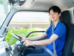 宝産業株式会社 ルート配送／中型免許保有者／早朝～午前勤務／残業月10h