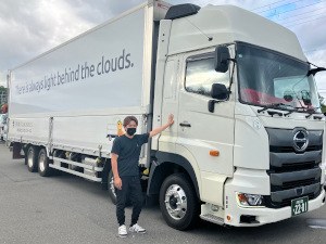 株式会社エリモロジスティクス 中型車・長距離ドライバー／月給27万円～／賞与年2回