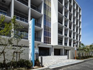 学校法人三幸学園 多様化学校の教員／残業20h以下／年間休日120日