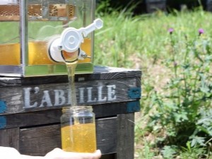 Ｌ’ＡＢＥＩＬＬＥ株式会社（ラベイユ） 蜂蜜ブランドの品質管理／リーダー職／年休125日以上