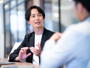 永新プラスチック商事株式会社 提案営業／月給30万円以上／年間休日120日・残業月20時間