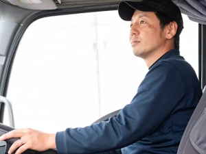 株式会社ナガタ運輸 中型ドライバー／完全週休二日制／希望ルート選択可能