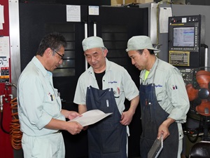 株式会社足利技研 製造スタッフ／賞与年3回／完全週休2日制／残業月平均10時間