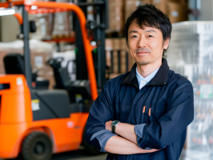 新旭産業株式会社 工場内作業スタッフ／日勤のみ／資格取得支援あり／賞与年2回