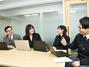 エコカーボン株式会社 営業アシスタント／残業なし！年間休日128日！完週休2・土日