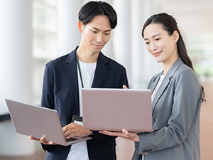 株式会社アスク 経理職／管理職候補／月給45万円～／土日休み／残業10h以下