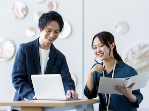 キャリアリンク株式会社【プライム市場】 品質管理（事務系サービス）／未経験歓迎／年間休日124日