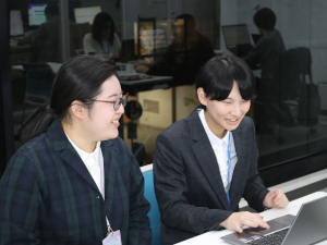 システム・アナライズ株式会社 業務アプリ開発SE／年間休日125日／残業月10.5時間