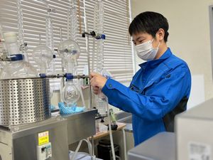 菊川株式会社(神戸物産グループ) 品質管理（調味料・酒類）／未経験OK／完全週休2日