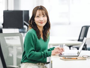 株式会社スラッグ 事務スタッフ／経験者採用／年休120日以上／月給25万円以上