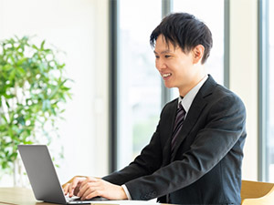 医療法人社団保健会東京湾岸リハビリテーション病院 総務事務／原則定時退社／定着率9割／駅から徒歩5分／転勤なし