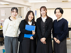 日東グローブシップ・カストディアル・サービス株式会社 経理課長／創業60年の安定企業／土日祝休み／年休125日