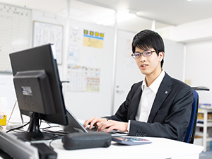 日東グローブシップ・カストディアル・サービス株式会社 社内SE（課長）／創業60年以上の安定企業／年休125日