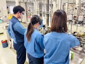 荒川化学工業株式会社【プライム市場】(荒川化学グループ) 品質管理／未経験歓迎／残業月15h程度／家族・住宅手当あり